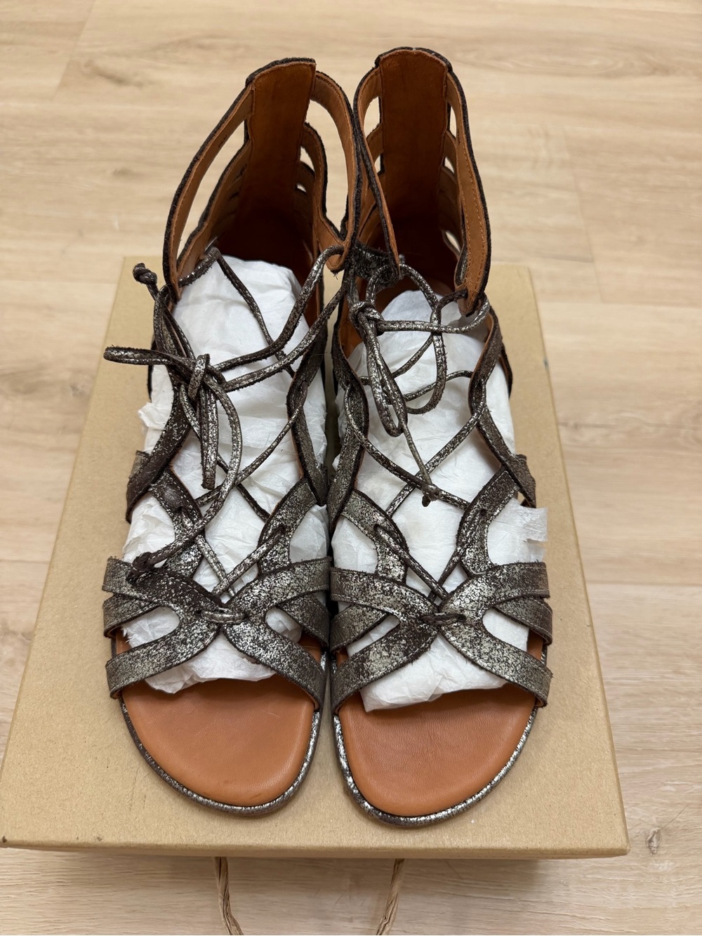 Kenneth Cole gentle souls sandals gladiator  lace up